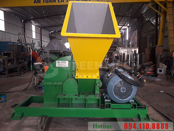 Máy băm gỗ Green Mech có cơ cấu chắc chắn, vận hành đơn giản.