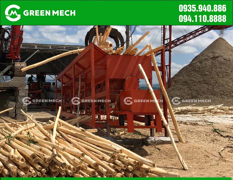 Máy bóc vỏ cây 1 trục bóc được nhiều loại gỗ cây khác nhau như keo, tràm, cao su…